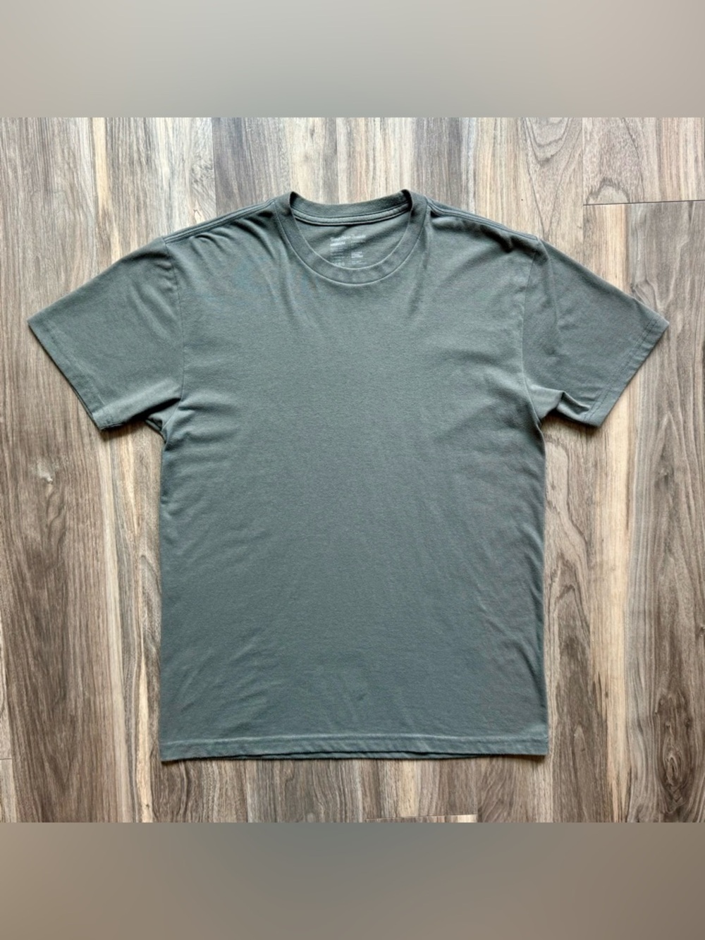 Fresh Clean Threads Crewneck Tee in Mercury Green Size M